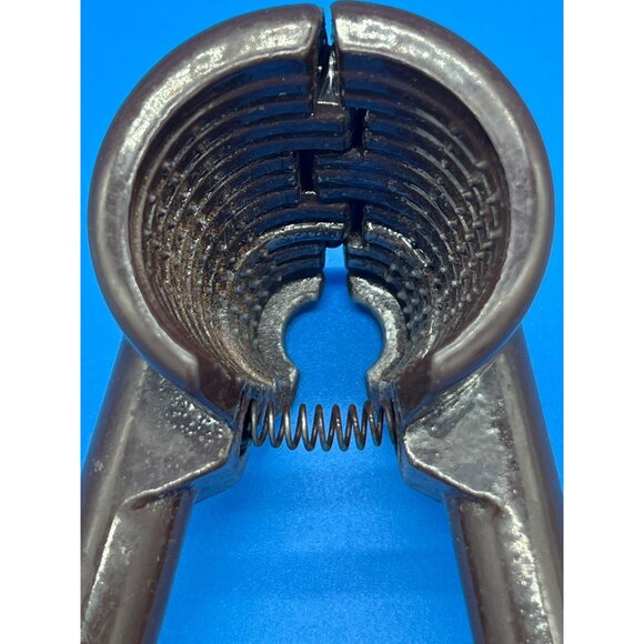 Vintage Nutcracker Hand Tool Professional Woodworking Kitchen Accessory - Picture 7 of 7